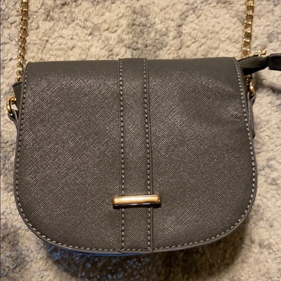 To declutter closet - Picture 2 of 3